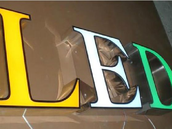 大化介绍LED招牌的基础知识。